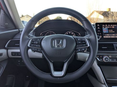 Used 2019 Honda Accord Touring image 18