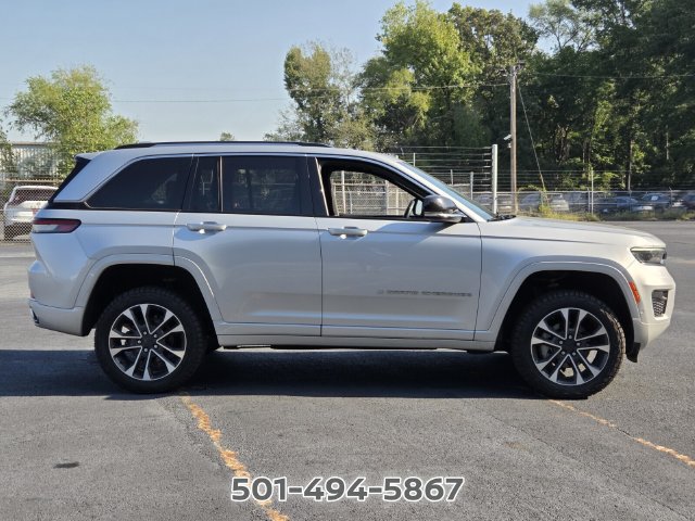 Used 2022 Jeep Grand Cherokee Overland AWD/4WD image 3
