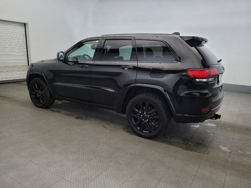 Used 2020 Jeep Grand Cherokee Altitude image 3