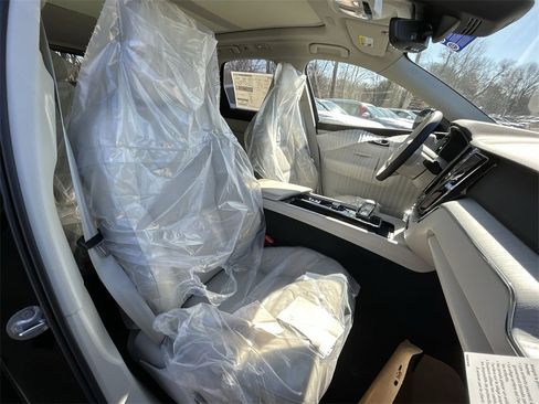 New 2025 Volvo XC60 T8 Plus w/ Climate Package image 15