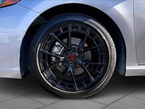 Used 2024 Toyota Camry SE image 9