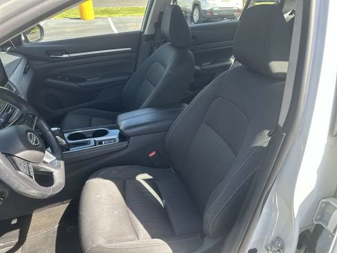 Used 2023 Nissan Altima 2.5 SV w/ SV Premium Package AWD/4WD image 16