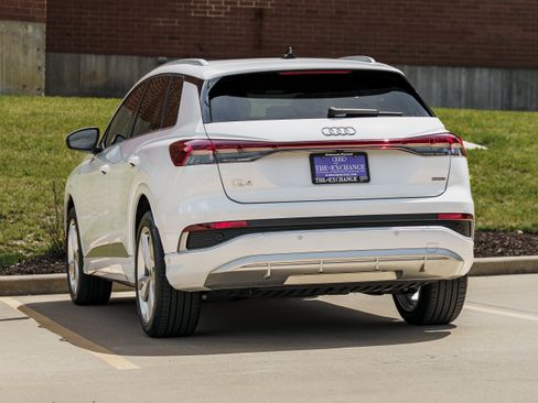 Used 2023 Audi Q4 e-tron Premium Plus w/ Premium Plus AWD/4WD image 5