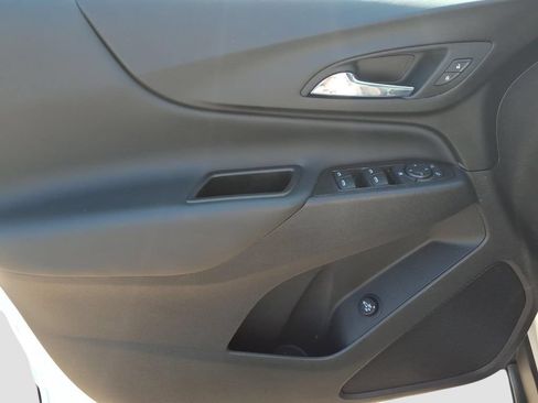 Used 2024 Chevrolet Equinox LT w/ LPO, Floor Liner Package FWD image 17