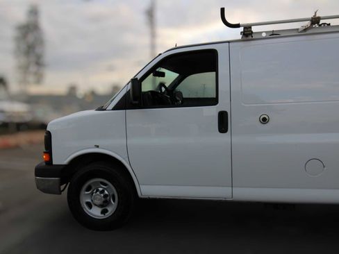 Used 2014 Chevrolet Express 2500 image 4