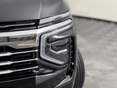 Used 2025 Chevrolet Suburban LT w/ Comfort Package image 7