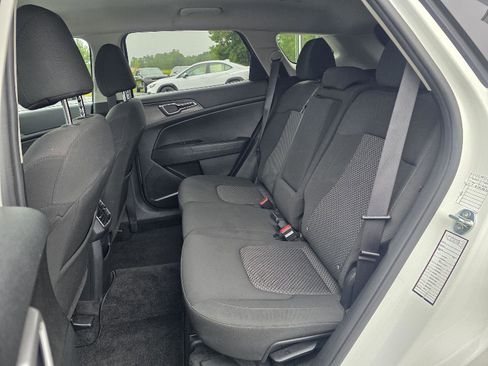 Used 2023 Kia Sportage LX image 12
