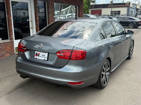 Used 2012 Volkswagen Jetta GLI FWD image 3