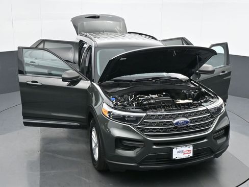Used 2023 Ford Explorer XLT AWD/4WD image 35