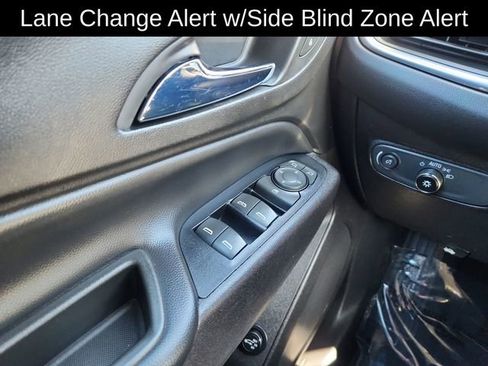 Used 2018 Chevrolet Equinox LT image 36