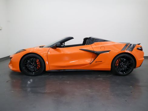 Used 2023 Chevrolet Corvette Z06 RWD image 7