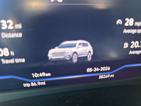 Used 2023 Volkswagen Atlas SE w/ Panoramic Sunroof Package FWD image 2