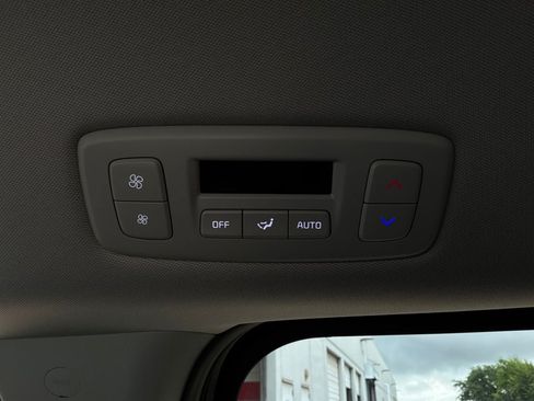 Used 2026 Kia Carnival FWD image 14