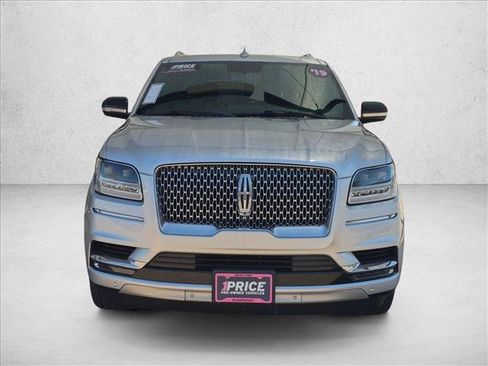 Used 2019 Lincoln Navigator Select AWD/4WD image 2