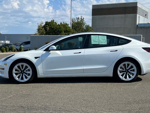Used 2022 Tesla Model 3 Long Range AWD/4WD image 9
