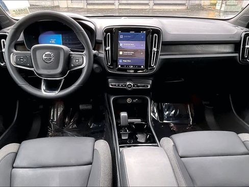 Used 2023 Volvo C40 Recharge Core w/ Climate Package image 18