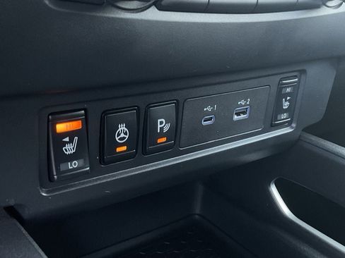 Used 2024 Nissan Frontier SV w/ Technology Package RWD image 23