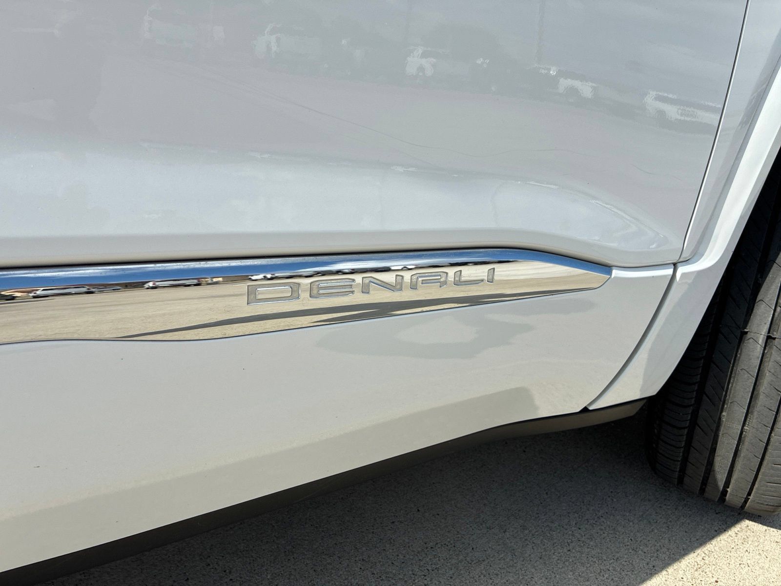 Used 2023 GMC Acadia Denali FWD image 8