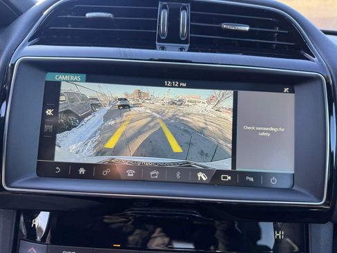 Used 2020 Jaguar F-PACE Premium image 33