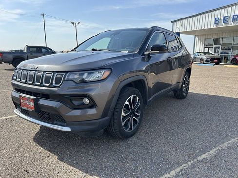 Used 2022 Jeep Compass Limited image 3