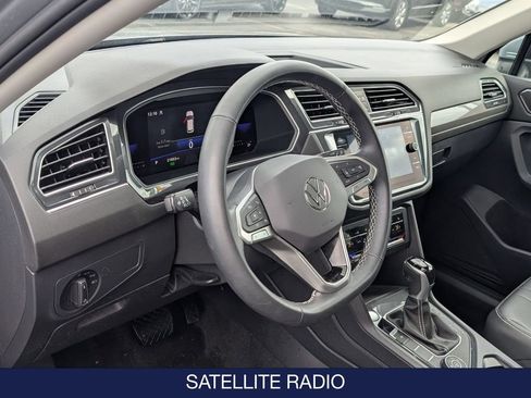 Used 2023 Volkswagen Tiguan SE AWD/4WD image 13