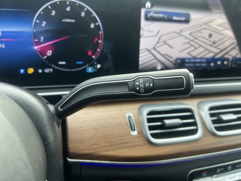 Used 2025 Mercedes-Benz GLE 350 4MATIC w/ Winter Package image 13