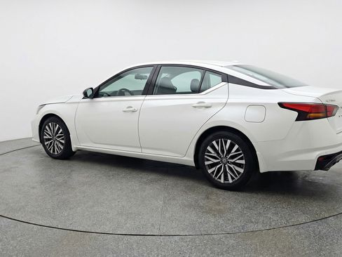 Used 2025 Nissan Altima 2.5 SV image 6