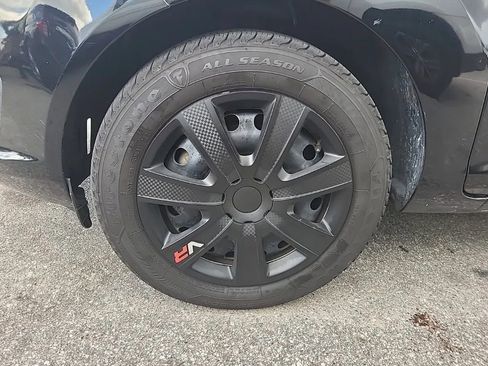 Used 2017 Ford Fiesta S image 2