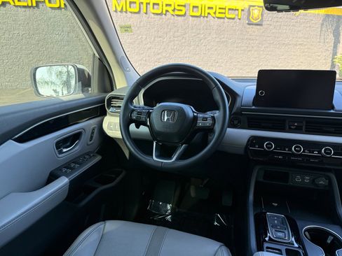 Used 2025 Honda Pilot Touring image 21