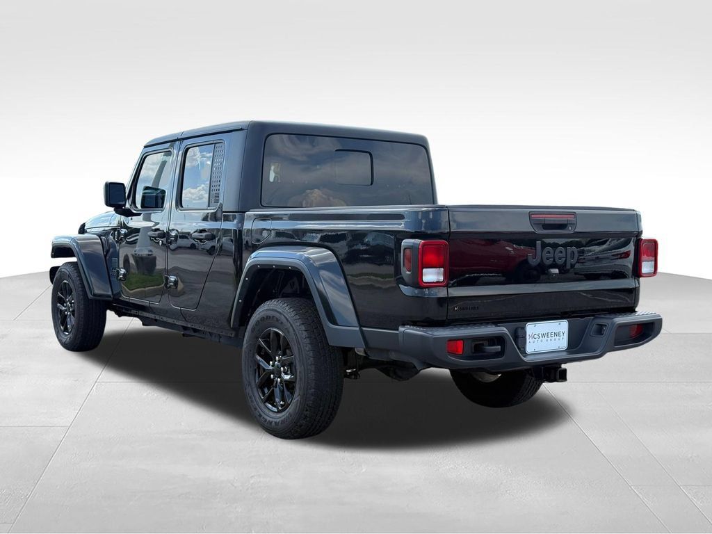 Used 2022 Jeep Gladiator Sport AWD/4WD image 3