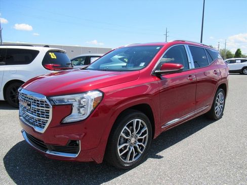 Used 2024 GMC Terrain Denali w/ Denali Premium Package AWD/4WD image 3