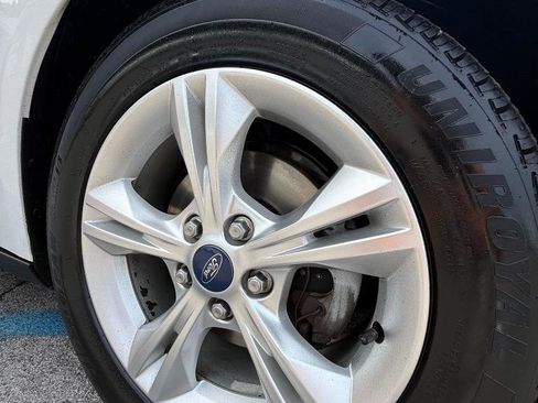 Used 2013 Ford Focus SE w/ SE Winter Pkg FWD image 9