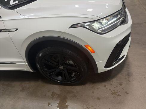 Certified 2024 Volkswagen Tiguan SE R-Line AWD/4WD image 36