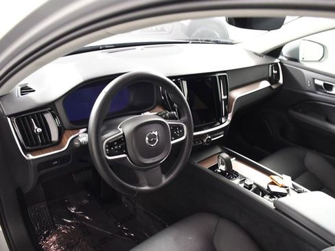 Used 2025 Volvo V60 B5 Cross Country Plus AWD/4WD image 12