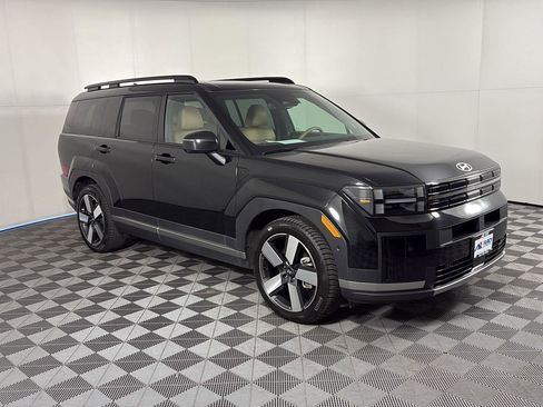 Used 2025 Hyundai Santa Fe Limited image 2