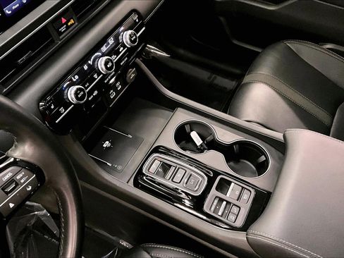 Used 2025 Honda Pilot EX-L image 17
