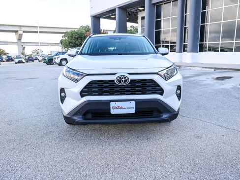 Used 2021 Toyota RAV4 XLE Premium FWD image 3