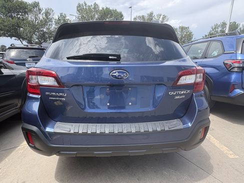 Used 2019 Subaru Outback 3.6R Limited AWD/4WD image 5