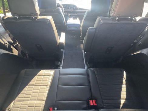 Certified 2024 Cadillac Escalade Premium Luxury Platinum AWD/4WD image 5