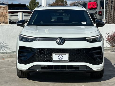 New 2026 Volkswagen Tiguan SE R-Line FWD image 3