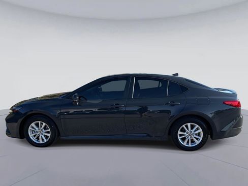 Used 2025 Toyota Camry LE image 7