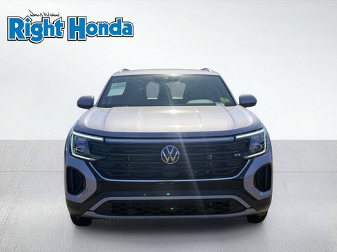 Used 2025 Volkswagen Atlas Cross Sport SE AWD/4WD image 10