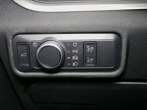 Used 2022 Ford Explorer XLT image 35