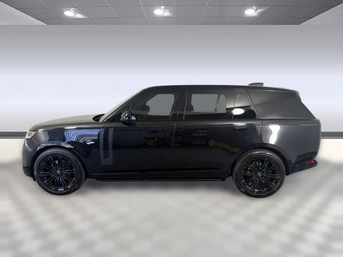 Used 2023 Land Rover Range Rover Long Wheelbase SE AWD/4WD image 2