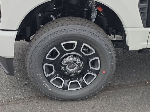 New 2026 Ford F250 Platinum image 12