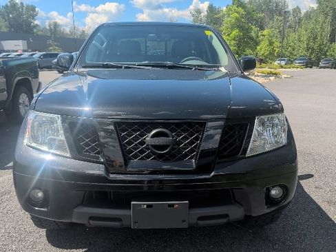 Used 2020 Nissan Frontier SV w/ Midnight Edition Floor Mats AWD/4WD image 2