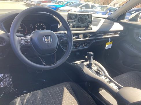 New 2025 Honda HR-V LX image 20