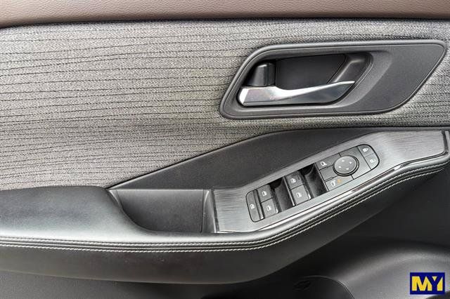 Used 2023 Nissan Rogue SV FWD image 11