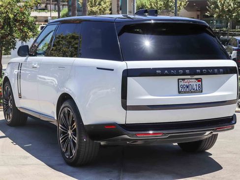 Used 2025 Land Rover Range Rover SE AWD/4WD image 4