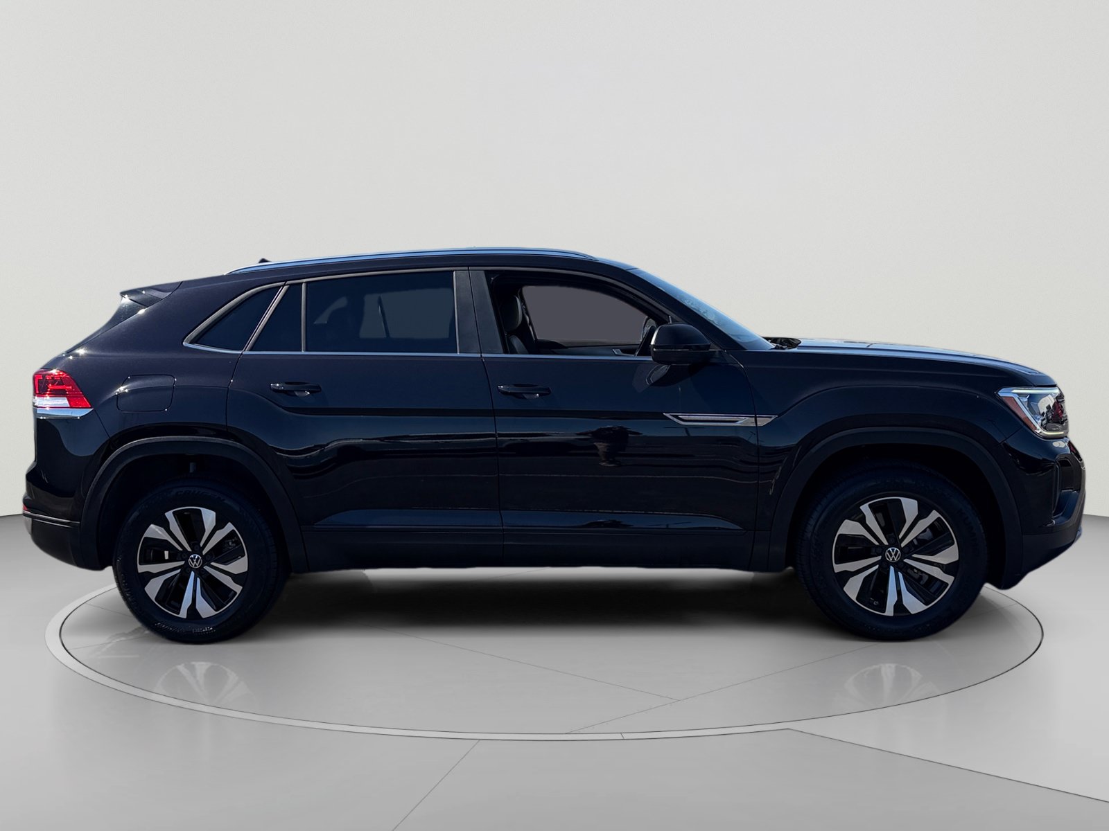 Certified 2024 Volkswagen Atlas Cross Sport SE FWD image 6